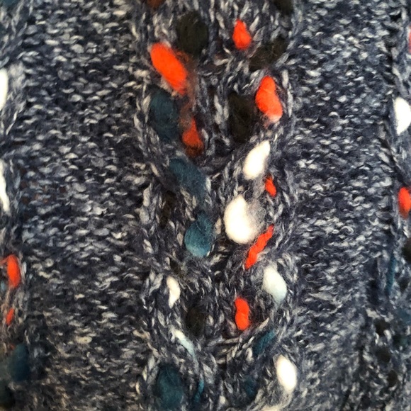 Looks great! Oversized crop Kensie knit sweater! - Picture 4 of 5